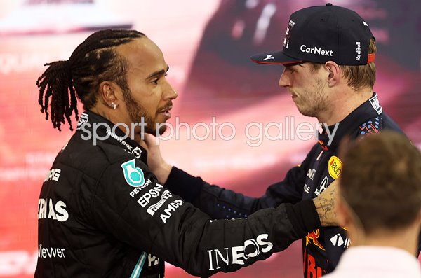 Lewis Hamilon congratulates Max Verstappen Abu Dhabi Grand Prix 2021