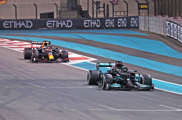 Lewis Hamilton leads Max Verstappen Final Lap Abu Dhabi 2021