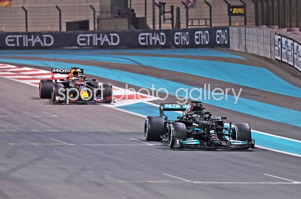 Lewis Hamilton leads Max Verstappen Final Lap Abu Dhabi 2021