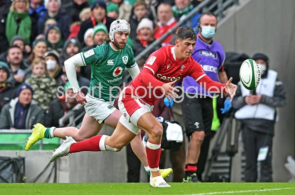 Louis Rees-Zammit Wales v Mack Hansen Ireland Six Nations 2022