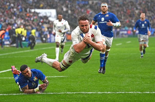 Anthony Jelonch France scores v Italy Paris Six Nations 2022