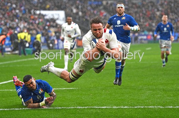 Anthony Jelonch France scores v Italy Paris Six Nations 2022