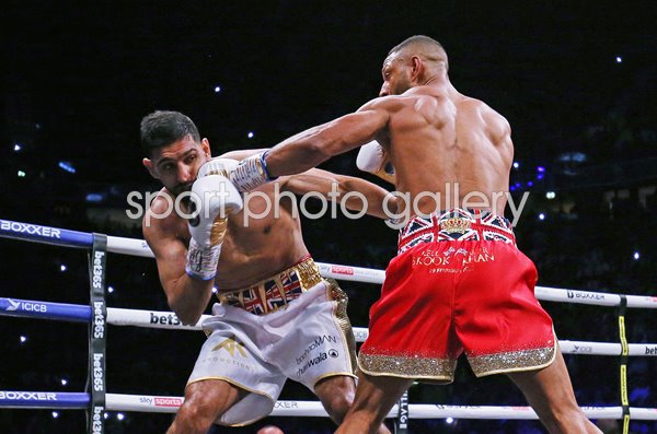 Kell Brook punches Amir Khan Welterweight Fight Manchester 2022