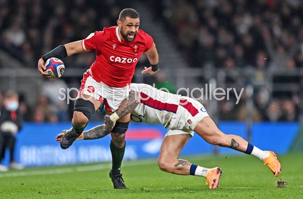 Taulupe Faletau Wales v Jack Nowell England Six Nations 2022