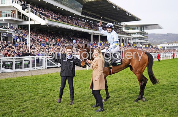 Rachael Blackmore & Honeysuckle defend Champion Hurdle Cheltenham 2022 