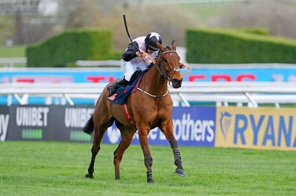 Rachael Blackmore & Bob Olinger win Novices Chase Cheltenham 2022 