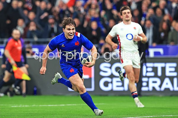Antoine Dupont France scores v England Paris Six Nations 2022