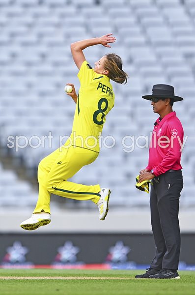 Elleyse Perry Australia bowls v India Women's Cricket World Cup 2022