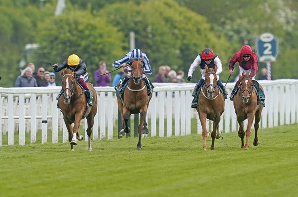 Frankie Dettori and Stradivarius win The Yorkshire Cup York 2022