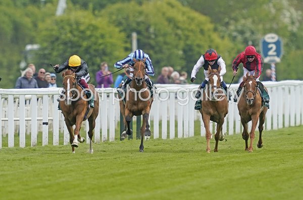 Frankie Dettori and Stradivarius win The Yorkshire Cup York 2022