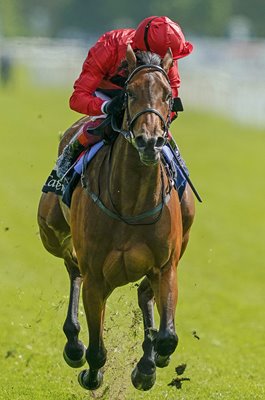 Frankie Dettori & Emily Upjohn win The Musidora Stakes York 2022