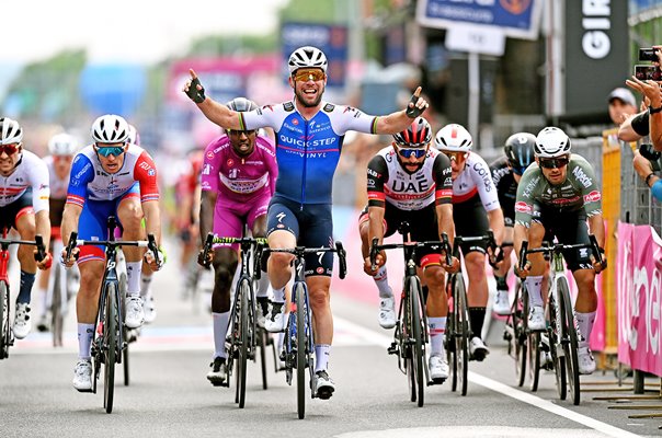 Mark Cavendish Great Britain wins Stage 3 Giro d'Italia 2022 