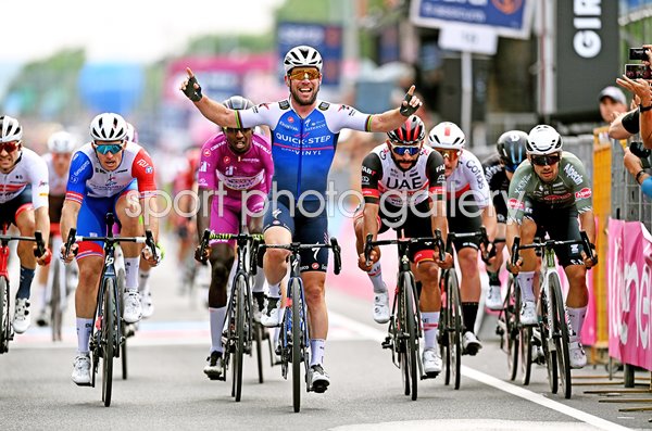 Mark Cavendish Great Britain wins Stage 3 Giro d'Italia 2022 