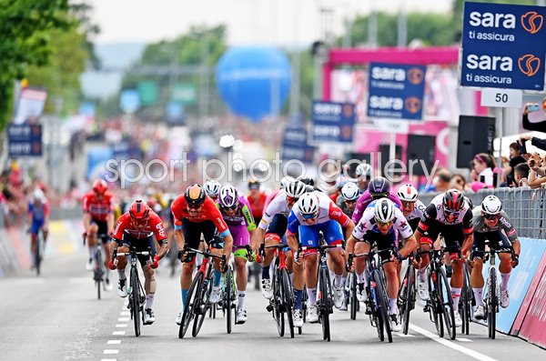 Mark Cavendish Great Britain Stage 3 sprint Giro d'Italia 2022 