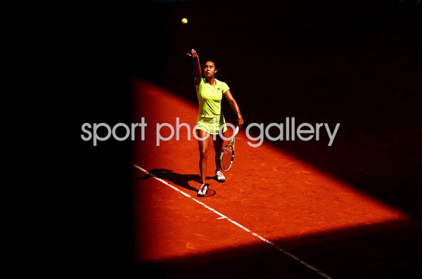 Leylah Fernandez Canada serves Madrid Open 2022