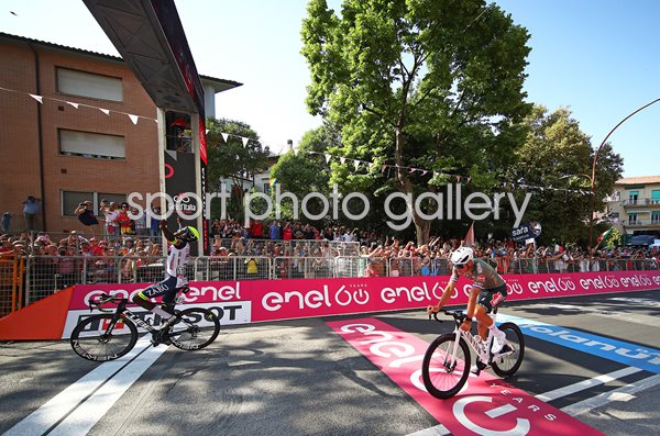 Hailu Biniam Girmay beats Mathieu Van Der Poel Stage 10 Giro 2022