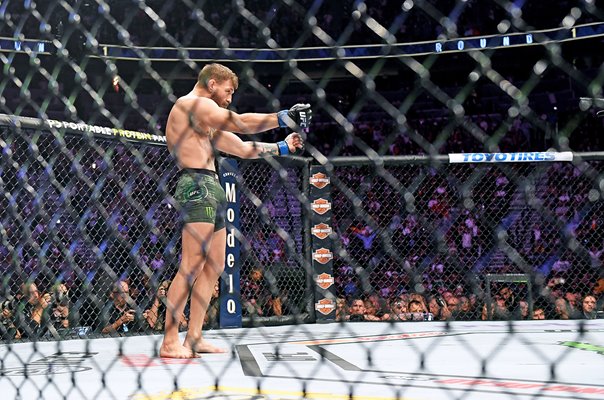 Conor McGregor gesture v Khabib Nurmagomedov UFC 229 Las Vegas 2018