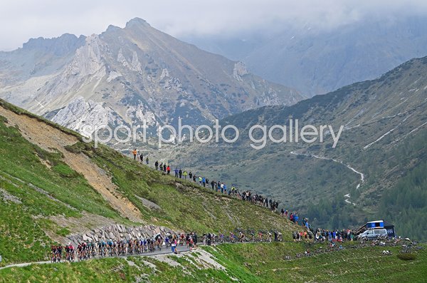 Peloton climb Passo Crocedomini Stage 16 Giro d'Italia 2022 