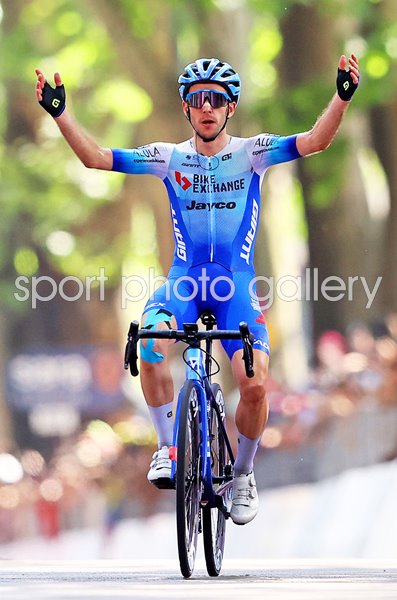 Simon Yates Great Britain wins Stage 14 Giro d'Italia 2022