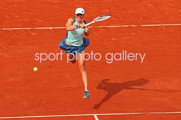 Iga Swiatek Poland forehand French Open Paris 2022