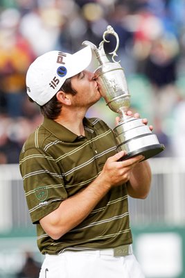 Louis Ooshuizen kisses the Claret Jug