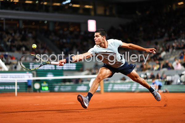 Carlos Alcaraz Spain stretch backhand French Open Paris 2022