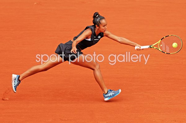 Leylah Fernandez Canada forehand French Open Tennis 2022