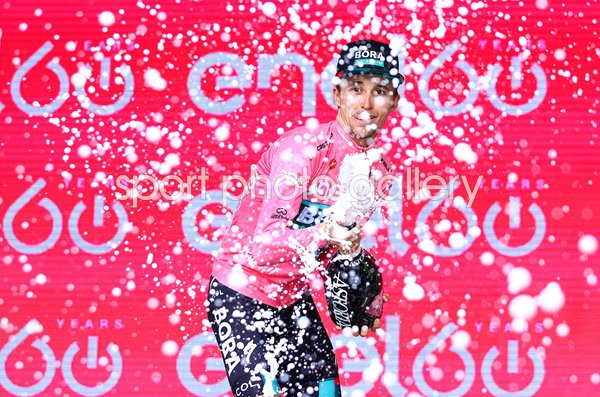Jai Hindley Australia Champagne Celebration Giro d'Italia 2022