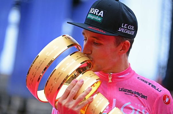 Jai Hindley Australia Giro d'Italia Winner's Trophy Verona 2022 