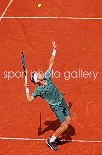 Casper Ruud Norway serves v Hubert Hurkacz French Open 2022