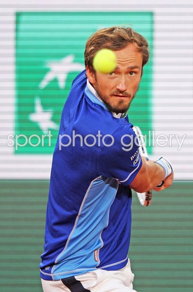 Daniil Medvedev backhand French Open Paris 2022