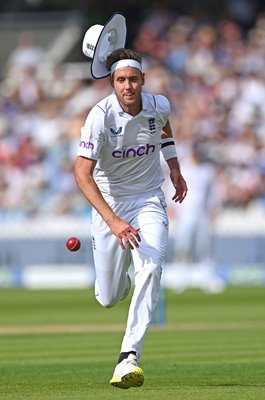 Stuart Broad England fields v New Zealand Lord's Test 2022