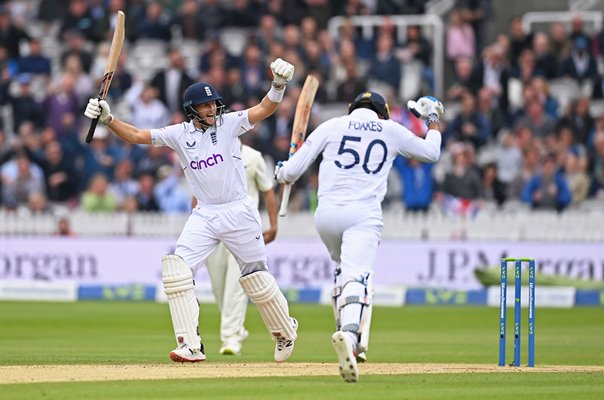 Joe Root & Ben Foakes England celebrate win v New Zealand Lord's Test 2022