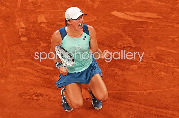 Iga Swiatek Poland French Open winning moment 2022