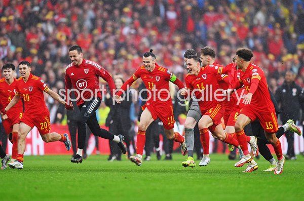 Wales celebrate win v Ukraine World Cup Qualifier Cardiff 2022