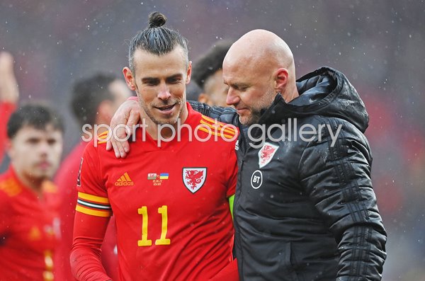 Gareth Bale celebrates with Rob Page Wales v Ukraine Cardiff 2022