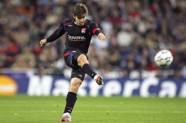 Juninho Pernambucano Lyon v Real Madrid Champions League 2006