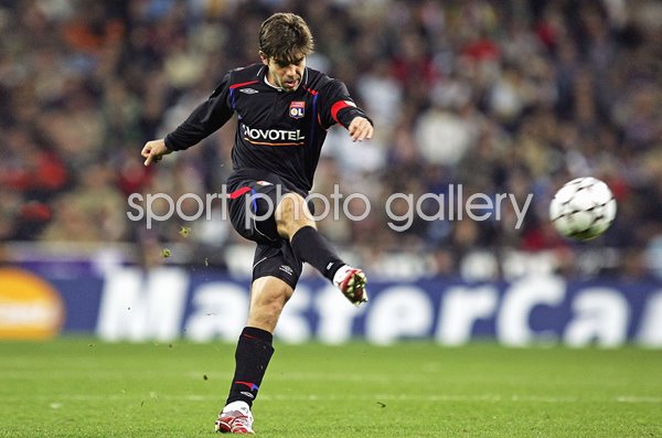 Juninho Pernambucano Lyon v Real Madrid Champions League 2006