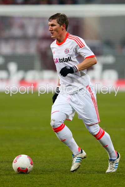 Bastian Schweinsteiger of Muenchen runs with the ball