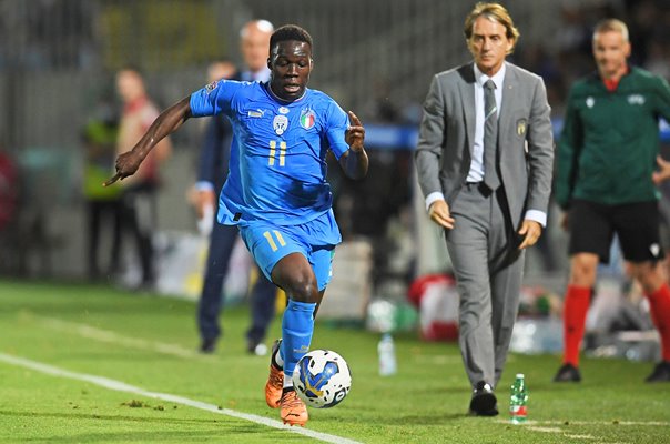 Wilfried Gnonto Italy on the ball v Hungary Nations League 2022