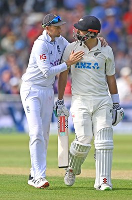 Joe Root England congratulates Daryl Mitchell New Zealand Trent Bridge 2022