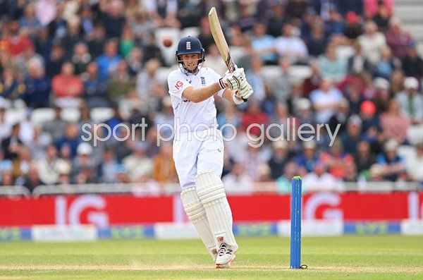 Joe Root England hooks v New Zealand Trent Bridge Test 2022