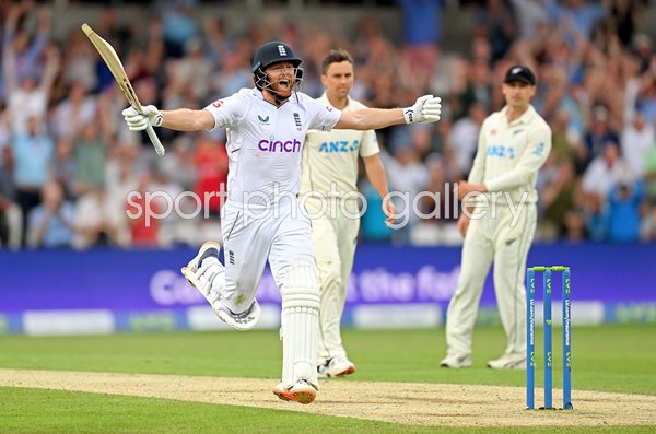 Jonathan Bairstow England celebrates v New Zealand Headingley 2022