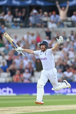 Jonathan Bairstow England celebrates century v New Zealand Headingley 2022