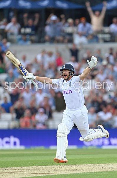 Jonathan Bairstow England celebrates century v New Zealand Headingley 2022