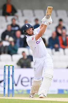 Jonathan Bairstow England hits a six v New Zealand Headingley 2022