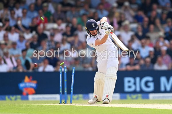 Trent Boult New Zealand bowls v Zak Crawley England Headingley Test 2022