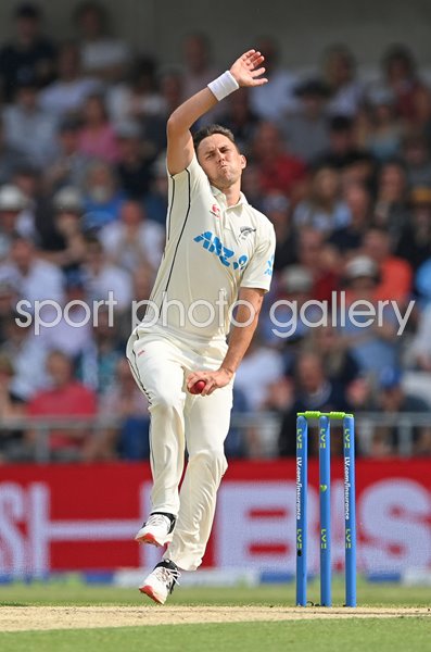 Trent Boult New Zealand bowls v England Headingley Test 2022