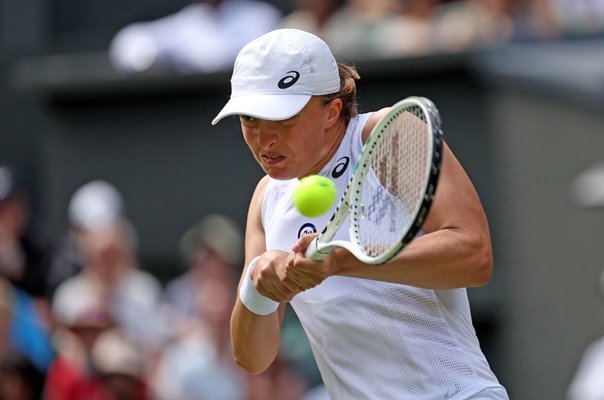 Iga Swiatek Poland backhand focus Wimbledon 2022