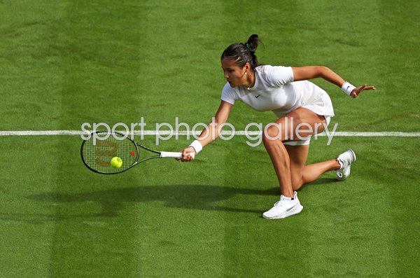 Emma Raducanu Great Britain low forehand Wimbledon 2022